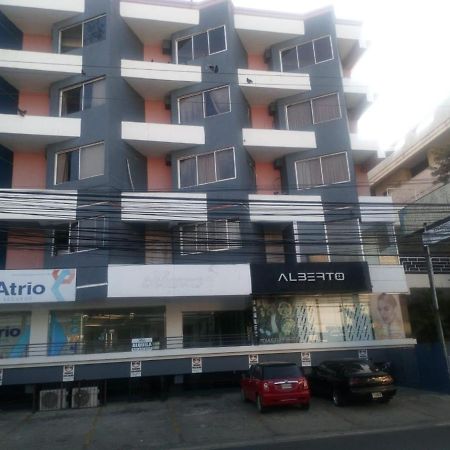 Apartahotel Jardines Metropolitanos ซานติอาโก เด ลอสกาบาเญโรส ภายนอก รูปภาพ