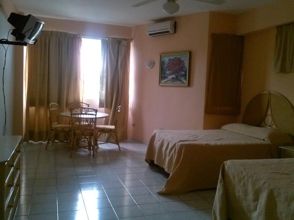 Apartahotel Jardines Metropolitanos ซานติอาโก เด ลอสกาบาเญโรส ภายนอก รูปภาพ