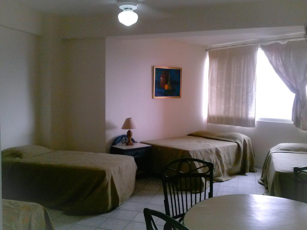 Apartahotel Jardines Metropolitanos ซานติอาโก เด ลอสกาบาเญโรส ภายนอก รูปภาพ