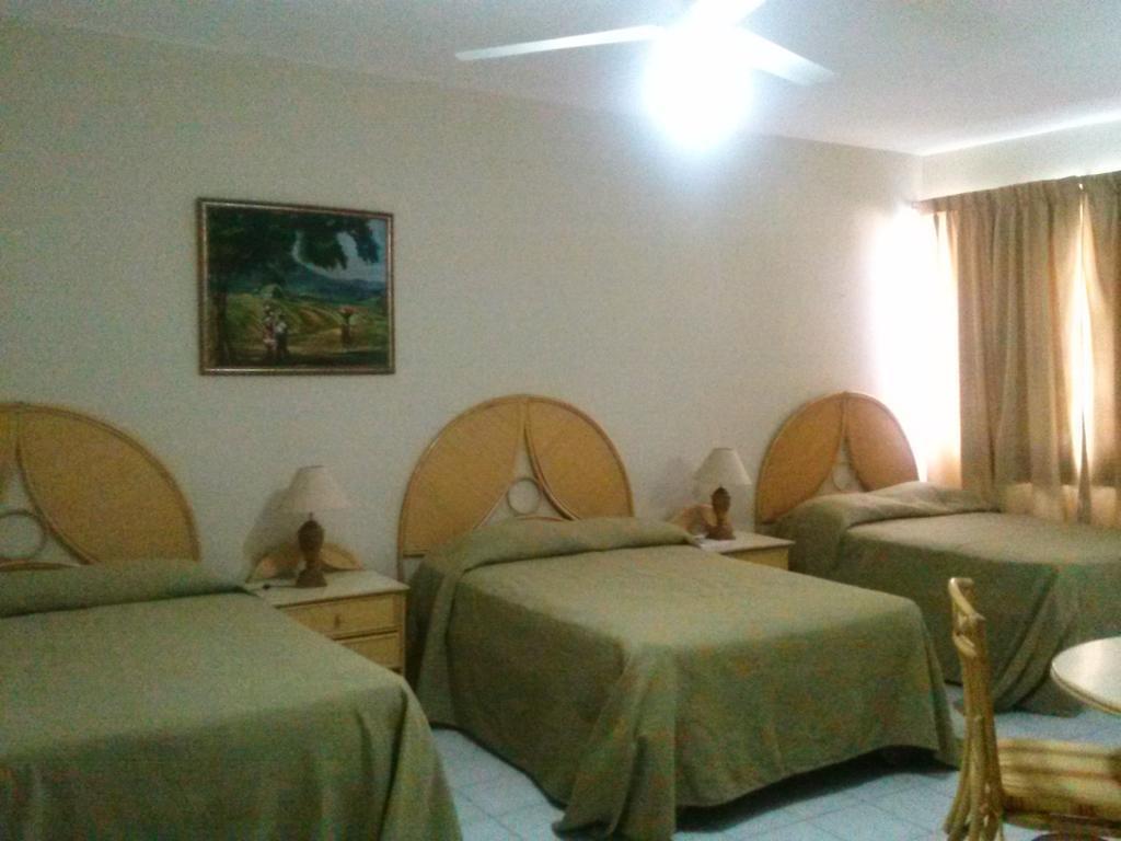Apartahotel Jardines Metropolitanos ซานติอาโก เด ลอสกาบาเญโรส ห้อง รูปภาพ