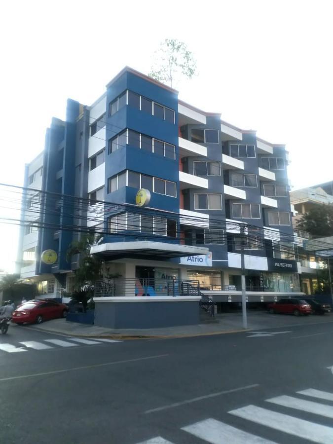 Apartahotel Jardines Metropolitanos ซานติอาโก เด ลอสกาบาเญโรส ภายนอก รูปภาพ
